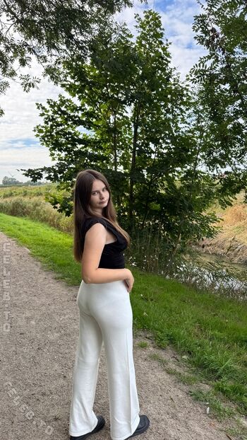 Angelina_Dehlow