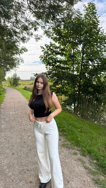Angelina_Dehlow