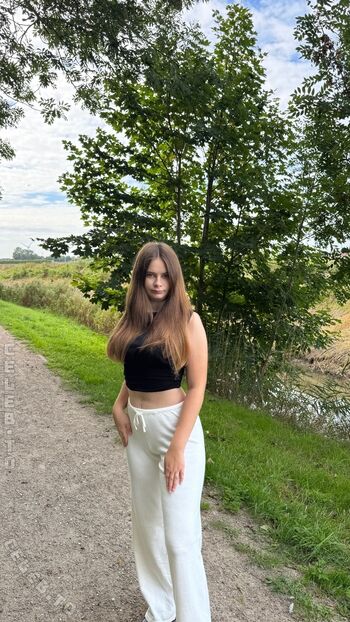 Angelina_Dehlow