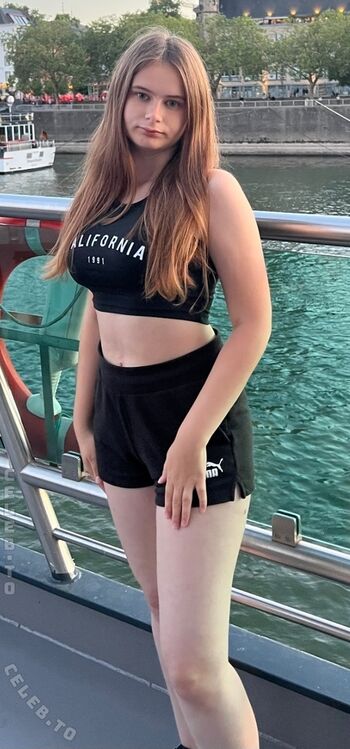 Angelina_Dehlow
