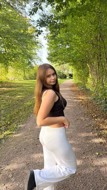 Angelina_Dehlow