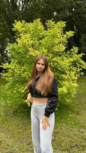 Angelina_Dehlow