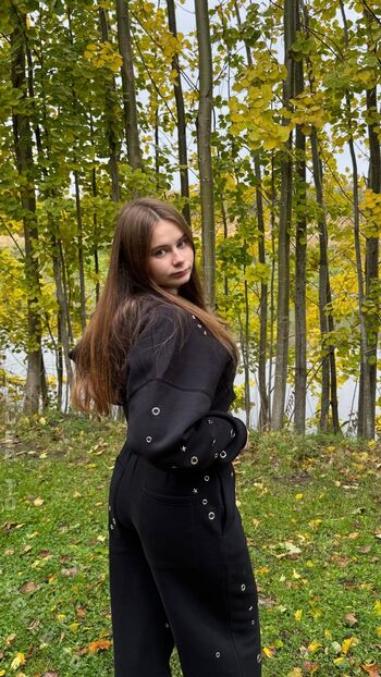 Angelina_Dehlow