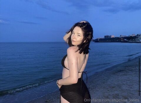 angelina_jones