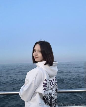 angelina_jones