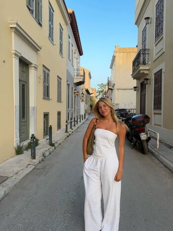 Leaked Aniela leon page private photo viral onlyfans