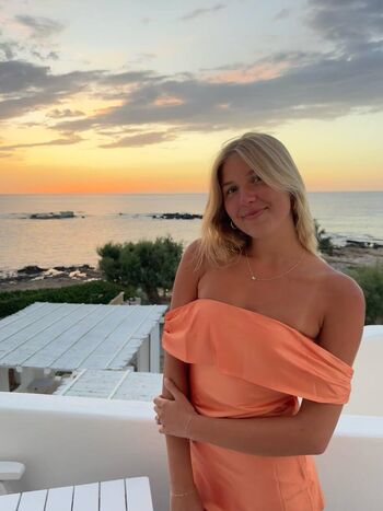 Leaked Aniela leon page private photo viral onlyfans