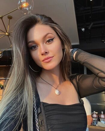 Anna Stoliar
