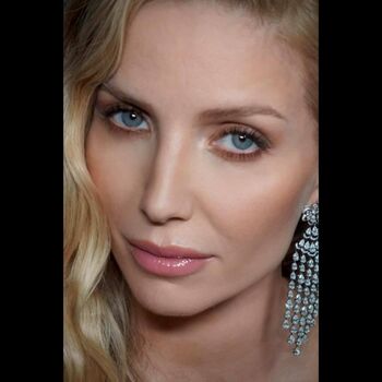 Annabelle Wallis