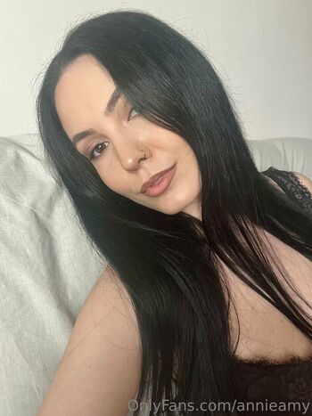 Annie_Amy