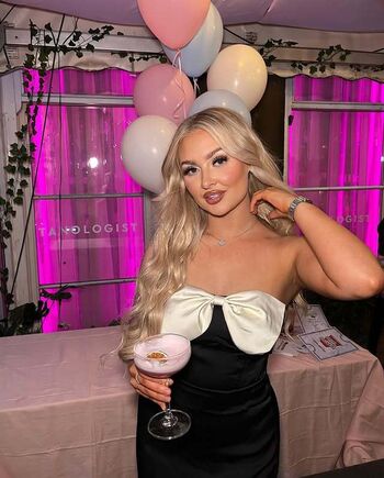 Leaked Annie lydia weston private photo viral onlyfans