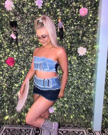 Leaked Annie lydia weston private photo viral onlyfans