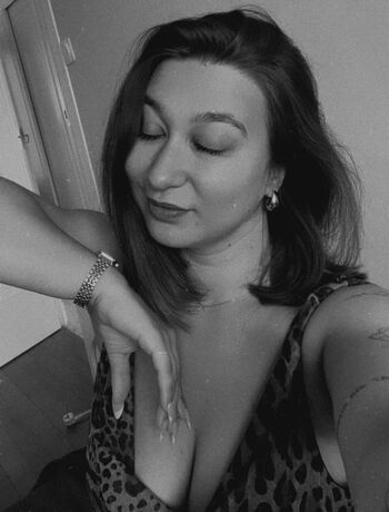 Leaked Apoline perret page private photo viral onlyfans