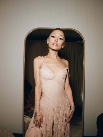 Leaked Ariana grande private photo viral onlyfans