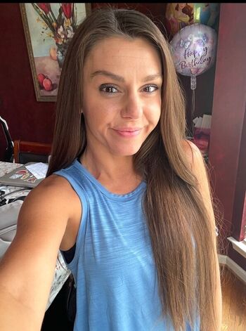 Ariana_nextdoor
