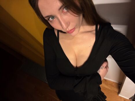 Leaked Ariel next door page private photo viral onlyfans