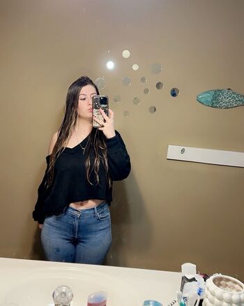 Leaked Ashleyyrobersonn private photo viral onlyfans