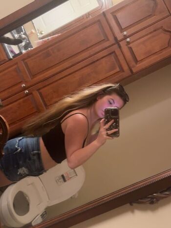 Leaked Ashleyyrobersonn private photo viral onlyfans