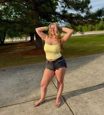 Leaked Ashleyyrobersonn private photo viral onlyfans