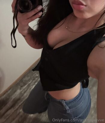 Leaked Ashlyewavve private photo viral onlyfans