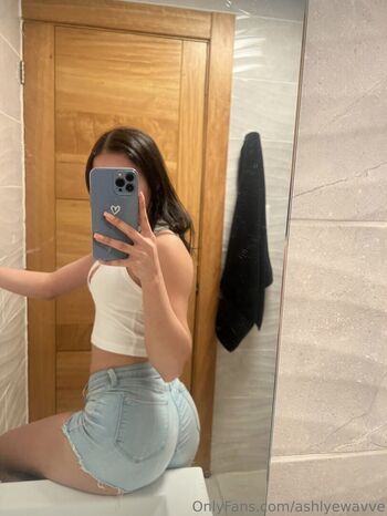 Leaked Ashlyewavve private photo viral onlyfans