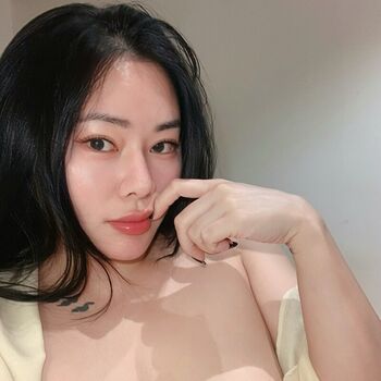 Leaked Asian babe page private photo viral onlyfans