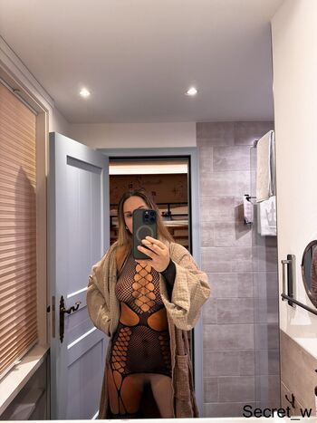 Leaked Austrian mature amateur lady private photo viral onlyfans