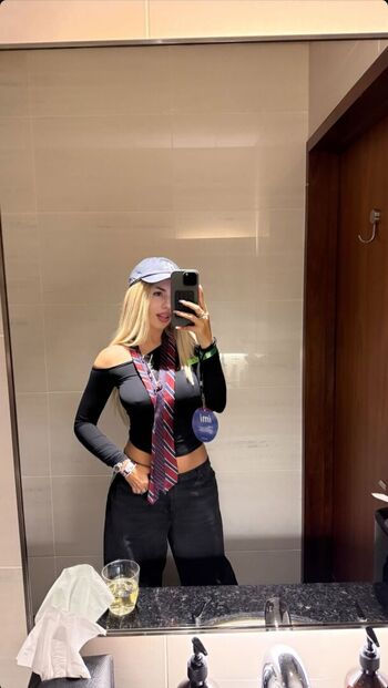 Leaked Ava max  page private photo viral onlyfans