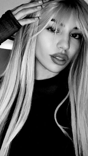 Leaked Ava max  page private photo viral onlyfans