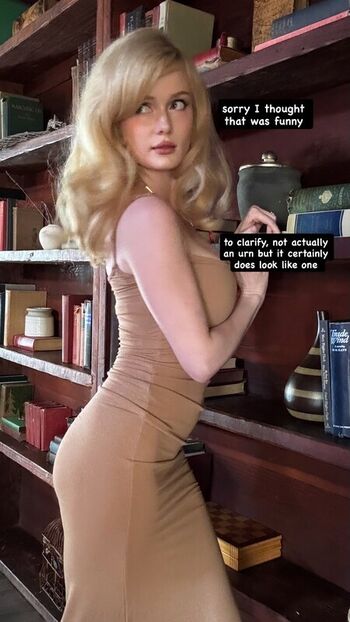 Leaked Avalon warren private photo viral onlyfans