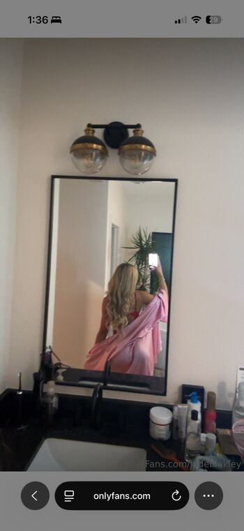 Leaked Avelynraee page private photo viral onlyfans