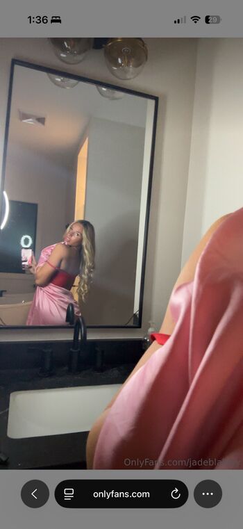 Leaked Avelynraee page private photo viral onlyfans