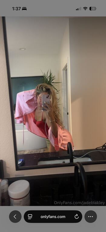 Leaked Avelynraee private photo viral onlyfans