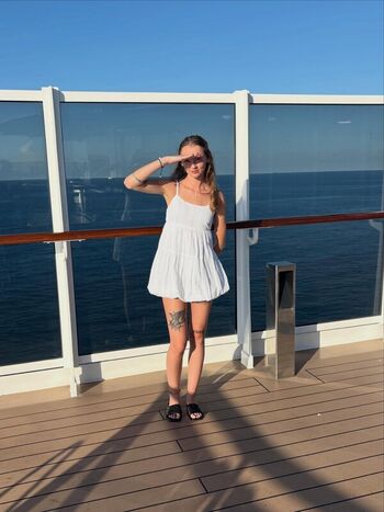 Leaked Avery shipp page private photo viral onlyfans