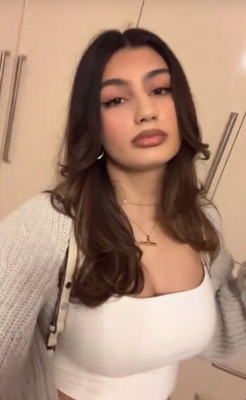 Leaked Avneet kaur private photo viral onlyfans