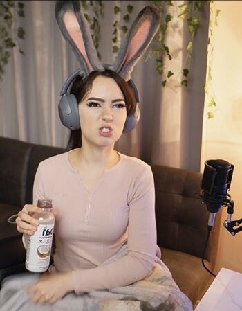Awkspew_roo2