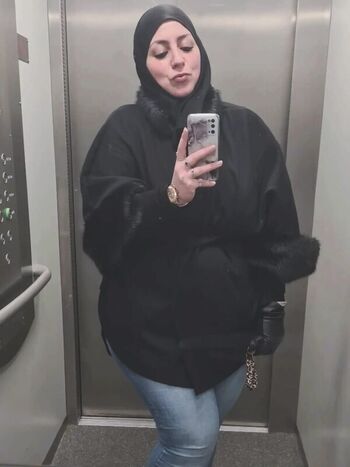 Leaked Badia ettalabi private photo viral onlyfans