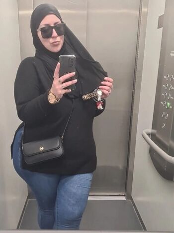 Leaked Badia ettalabi private photo viral onlyfans