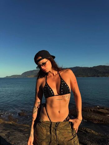 Bella Pinheiro