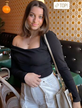 Leaked Bella robertson private photo viral onlyfans