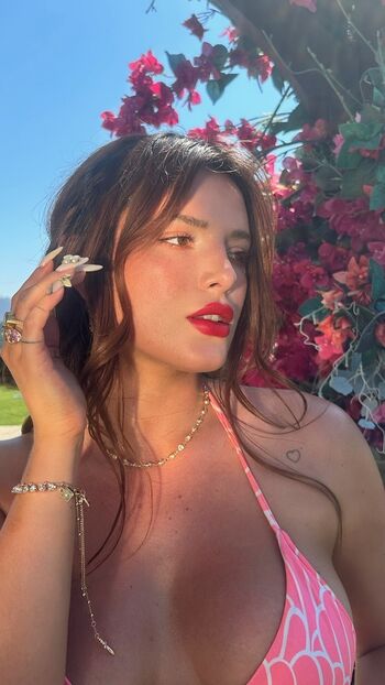 Leaked Bella thorne  page private photo viral onlyfans