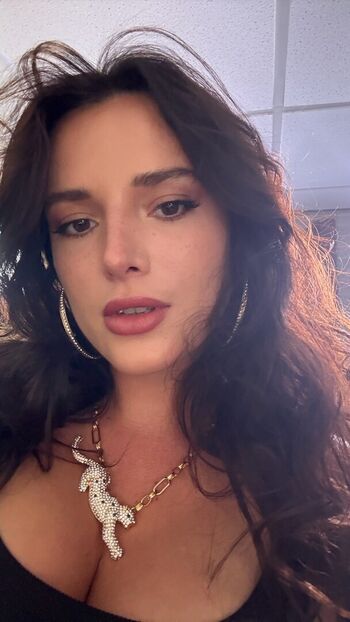 Leaked Bella thorne  page private photo viral onlyfans