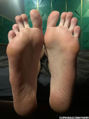Leaked Bigfeetgirls private photo viral onlyfans