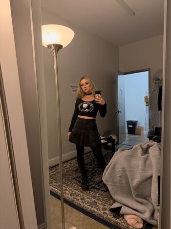 Leaked Billie lourd private photo viral onlyfans
