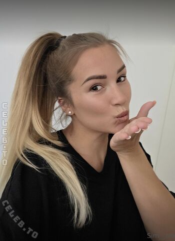 blonde_model