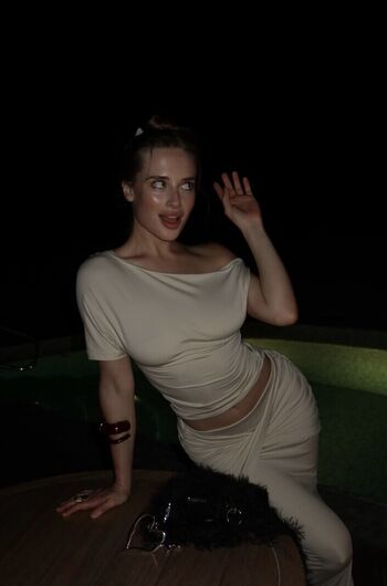 Blondinka Drive Angelina