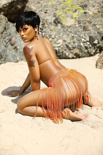 __Bombshell__