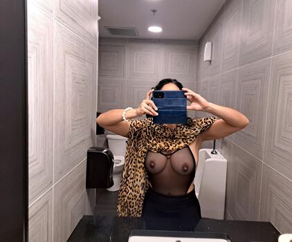 Braless_Babe