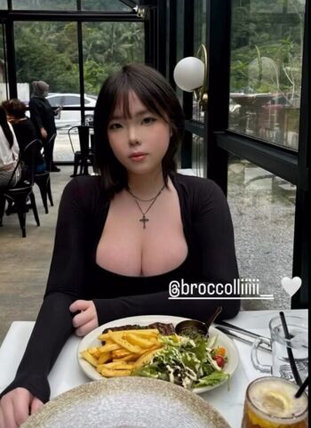 Broccolliiiii__