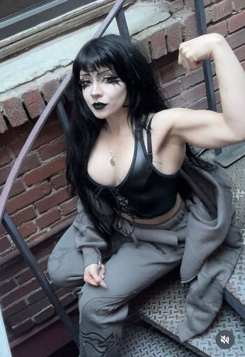 BuffGothMom